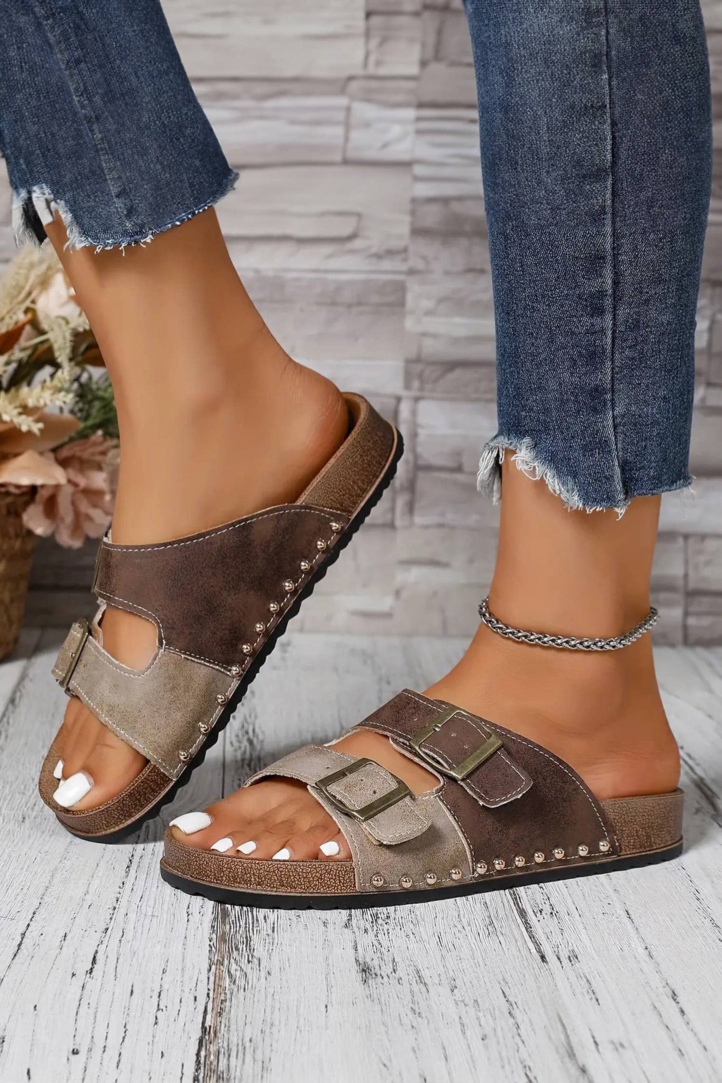 Suede Rivet Hollow Out PU Leather Slip-on Shoes